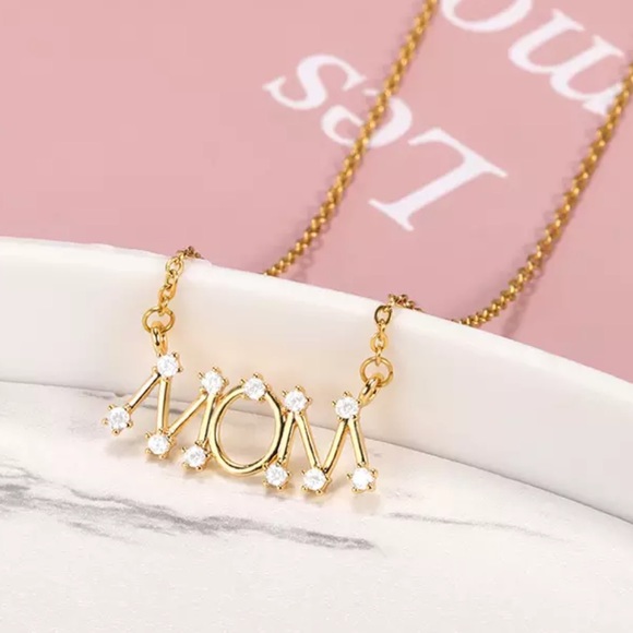 Zircon MOM Letter Necklace - Picture 3 of 5
